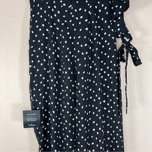 NEW LULUS XS JUMPSUIT BLACK WHITE POLKA DOT V NECK ASYMMETRICAL SLEEVE RETRO - Picture 8 of 15
